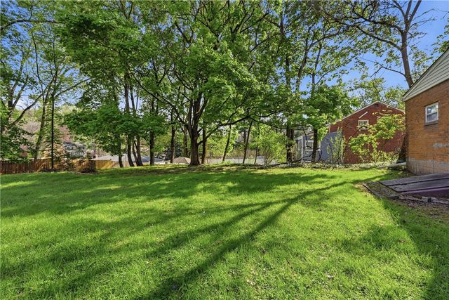 212 Richland Dr, Penn Hills, PA 15235