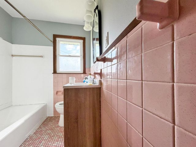 1644 Woodbridge Street, Saint Paul, MN 55117