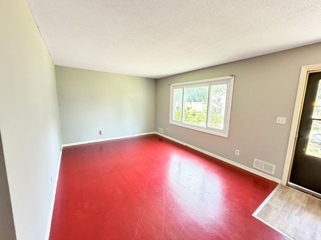 1644 Woodbridge Street, Saint Paul, MN 55117