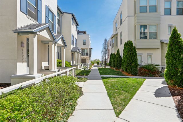 11271 S HIGH CREST LN, South Jordan, UT 84009