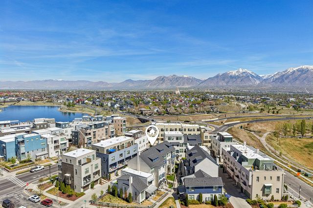 11271 S HIGH CREST LN, South Jordan, UT 84009
