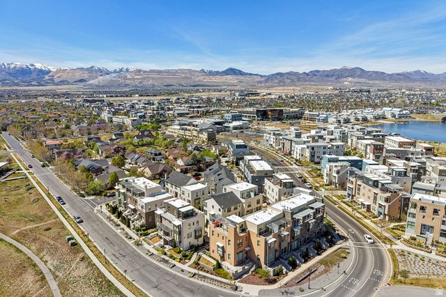 11271 S HIGH CREST LN, South Jordan, UT 84009