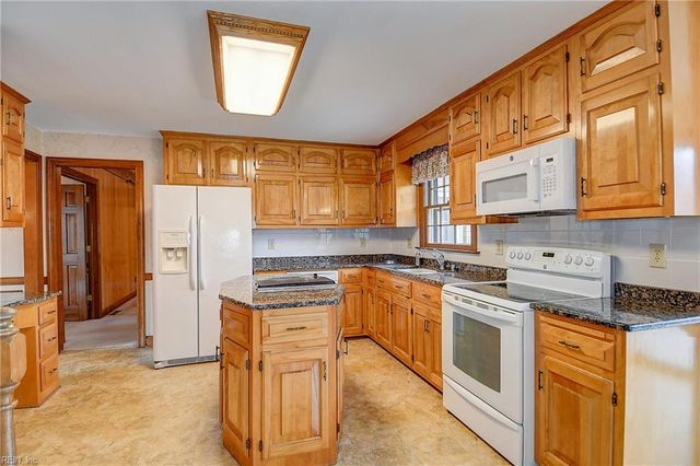 1924 Grayfalcon DR, Norfolk, VA 23518