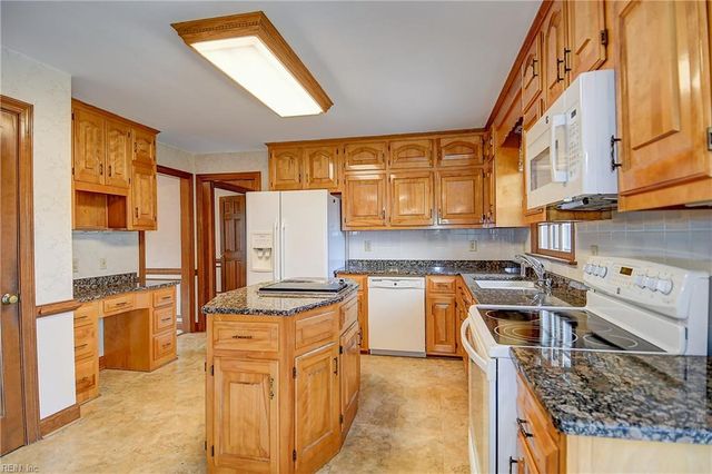 1924 Grayfalcon DR, Norfolk, VA 23518