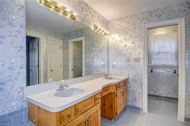 1924 Grayfalcon DR, Norfolk, VA 23518