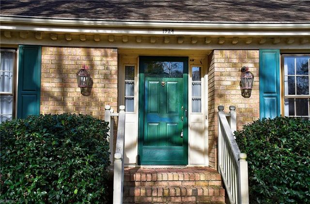 1924 Grayfalcon DR, Norfolk, VA 23518