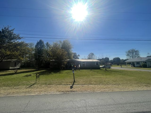220 W 4th Ave, Hohenwald, TN 38462