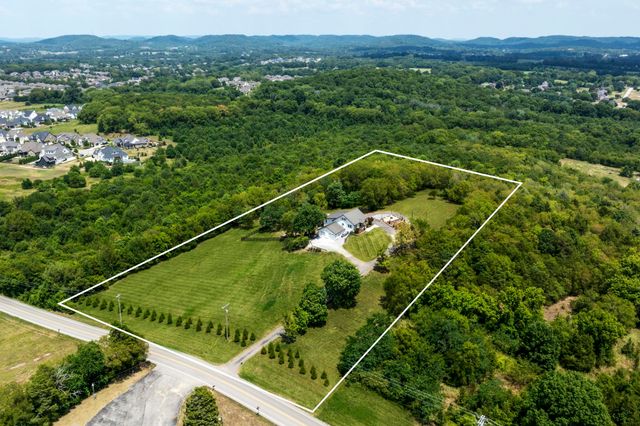 2700 Clayton Arnold Rd, Thompsons Station, TN 37179
