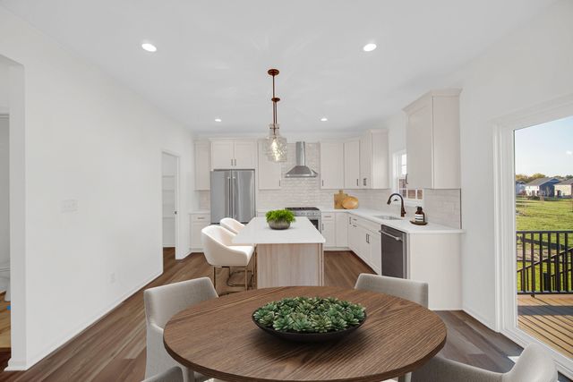 2152 Redwood Lane, Chesterton, IN 46304