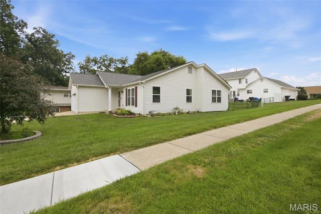 1476 Schoal Creek Drive, O'fallon, MO 63366