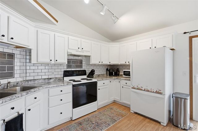1476 Schoal Creek Drive, O'fallon, MO 63366