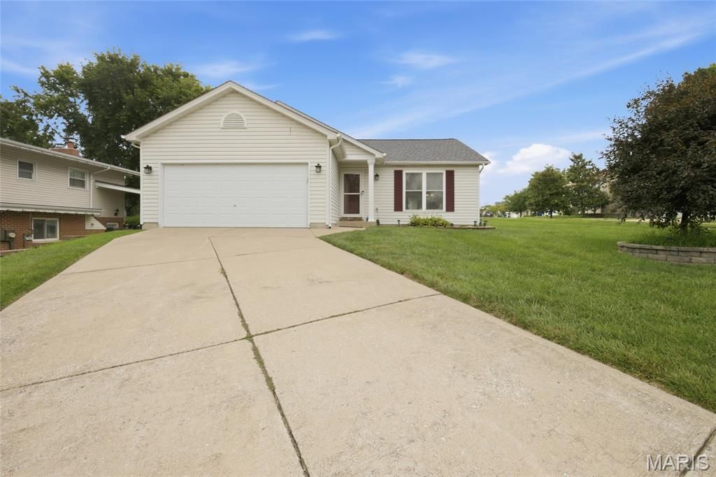 1476 Schoal Creek Drive, O'fallon, MO 63366