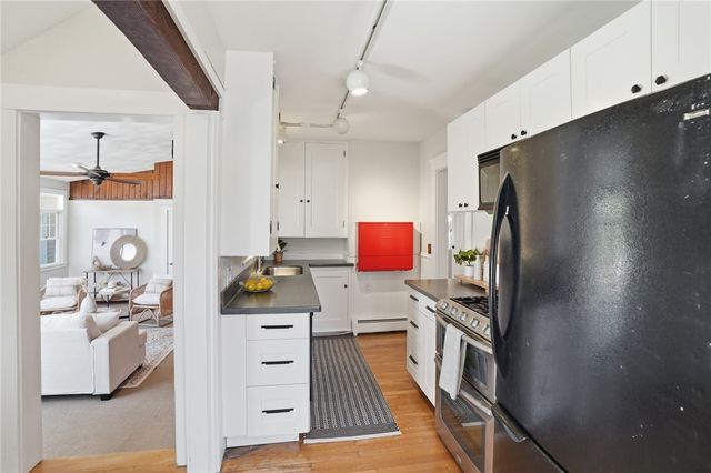 23 Richmond Avenue, Barrington, RI 02806