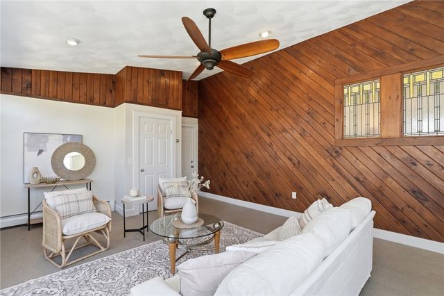 23 Richmond Avenue, Barrington, RI 02806