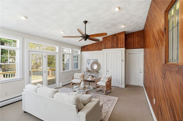 23 Richmond Avenue, Barrington, RI 02806