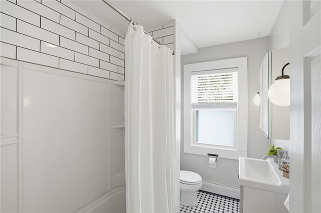 23 Richmond Avenue, Barrington, RI 02806