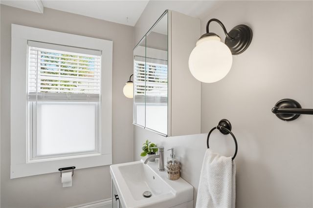 23 Richmond Avenue, Barrington, RI 02806