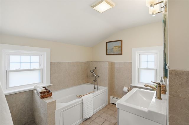 23 Richmond Avenue, Barrington, RI 02806