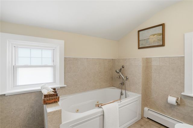 23 Richmond Avenue, Barrington, RI 02806