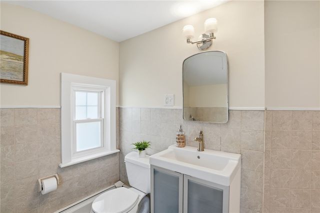 23 Richmond Avenue, Barrington, RI 02806