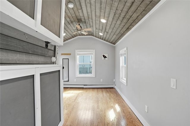 23 Richmond Avenue, Barrington, RI 02806