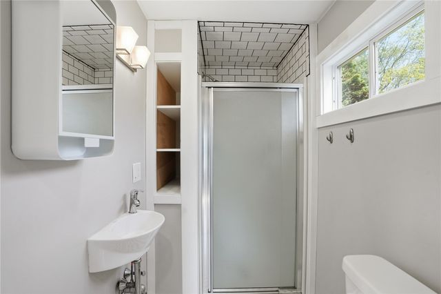 23 Richmond Avenue, Barrington, RI 02806