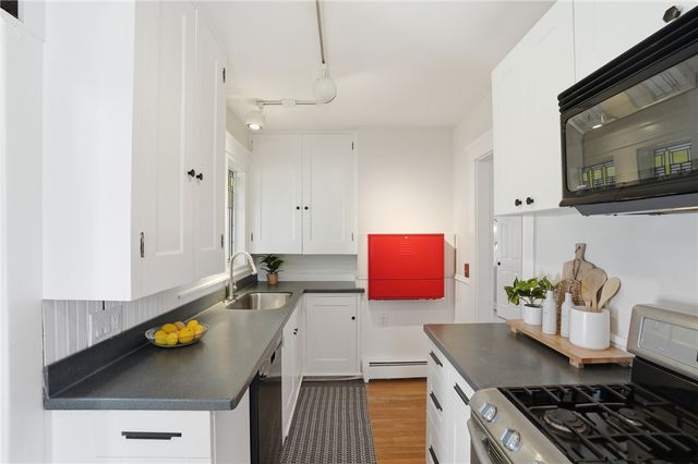 23 Richmond Avenue, Barrington, RI 02806