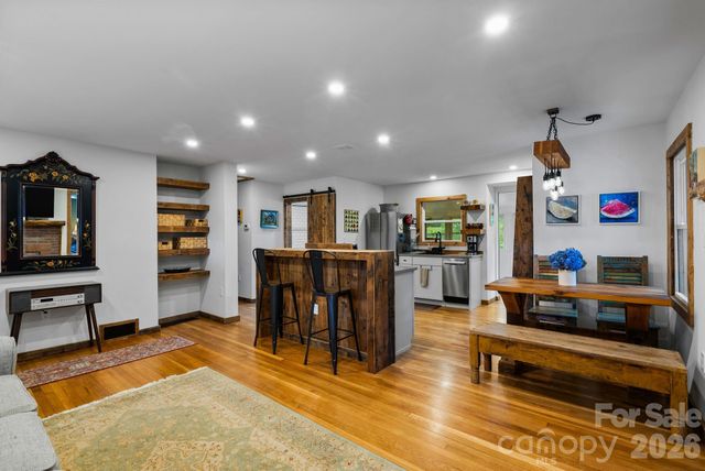 200 Aurora Drive, Asheville, NC 28805