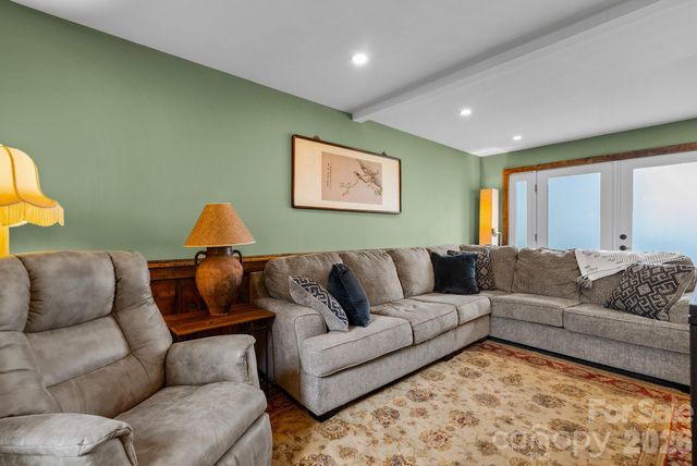 200 Aurora Drive, Asheville, NC 28805