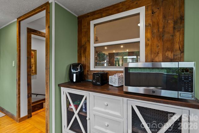 200 Aurora Drive, Asheville, NC 28805