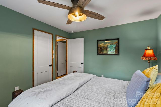 200 Aurora Drive, Asheville, NC 28805