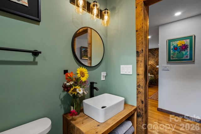 200 Aurora Drive, Asheville, NC 28805