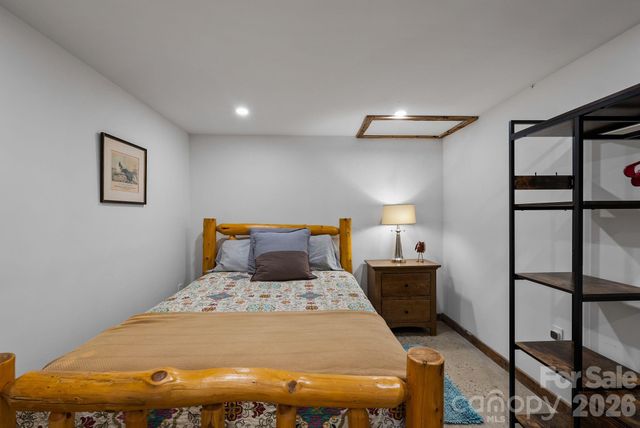 200 Aurora Drive, Asheville, NC 28805