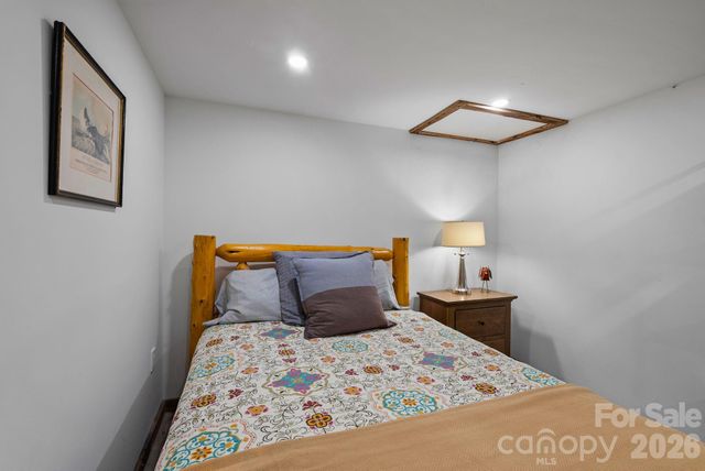 200 Aurora Drive, Asheville, NC 28805