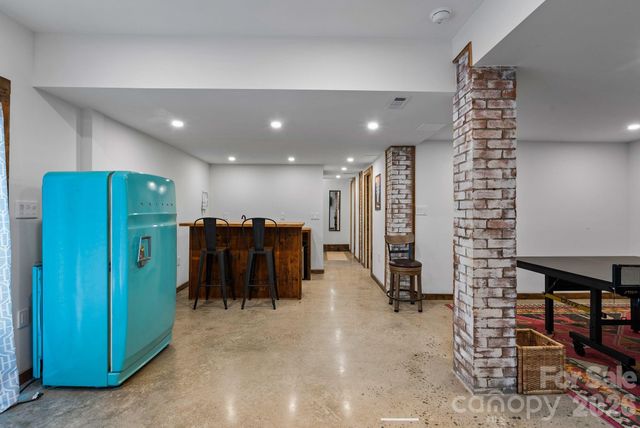 200 Aurora Drive, Asheville, NC 28805