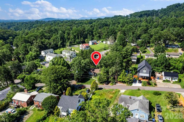 200 Aurora Drive, Asheville, NC 28805