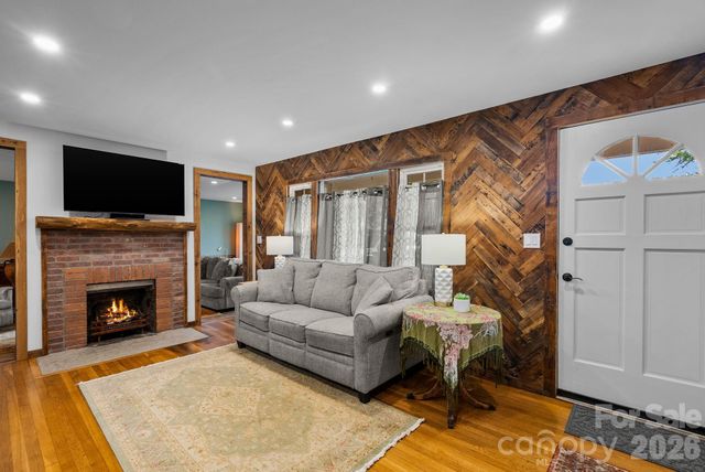 200 Aurora Drive, Asheville, NC 28805