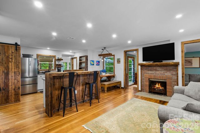 200 Aurora Drive, Asheville, NC 28805