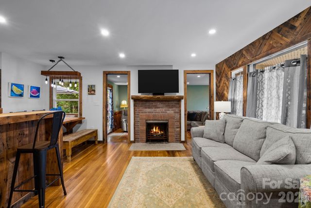 200 Aurora Drive, Asheville, NC 28805