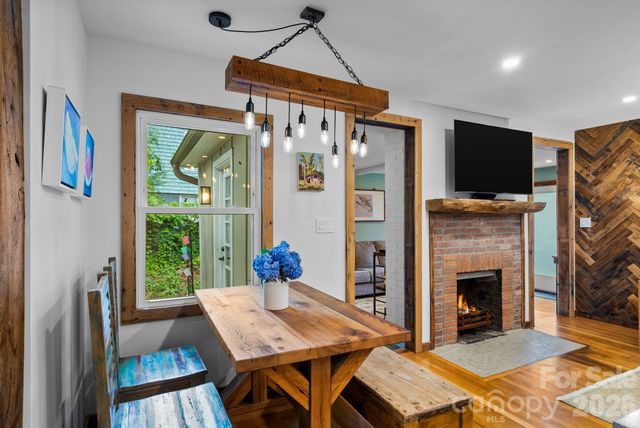 200 Aurora Drive, Asheville, NC 28805