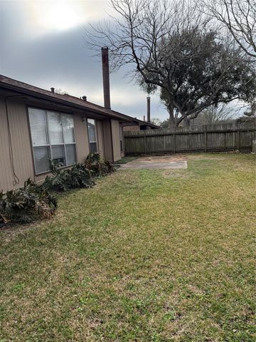 2920 Thistledown Drive, League City, TX 77573