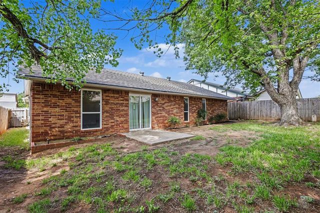 504 Conestoga Drive, Yukon, OK 73099