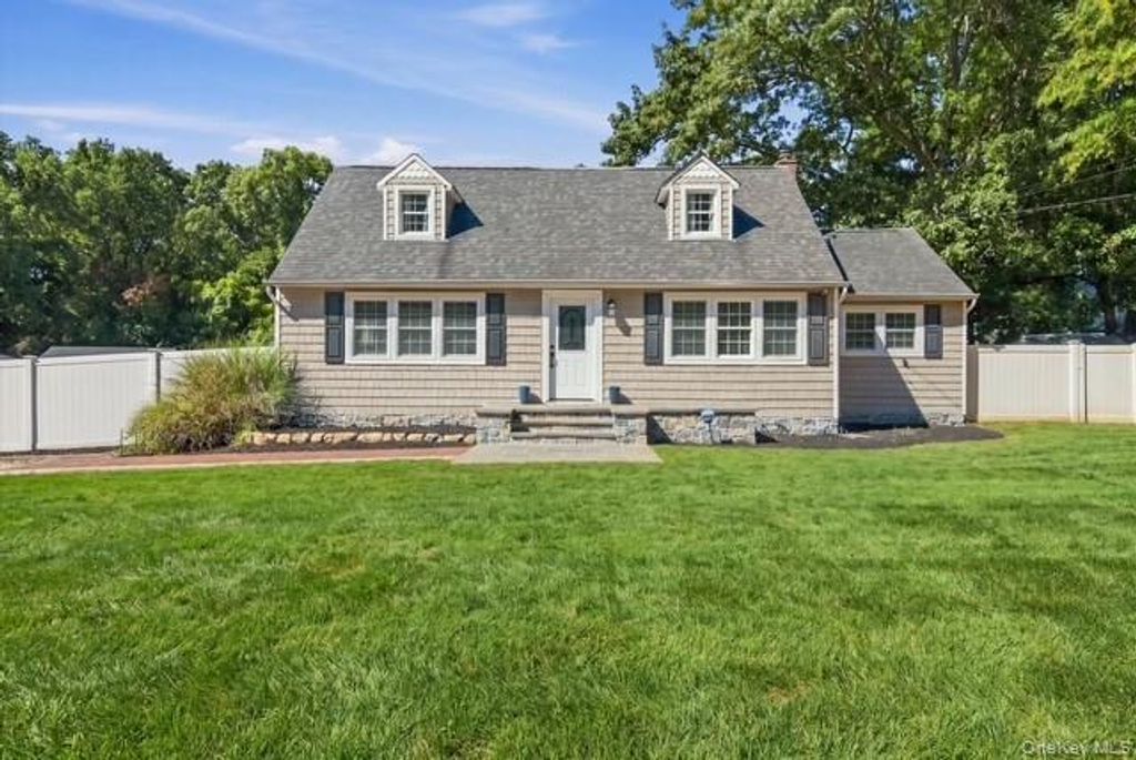 6 Hawk Road, Rocky Point, NY 11778 — exterior