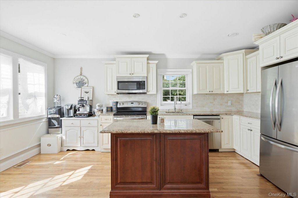 6 Hawk Road, Rocky Point, NY 11778 — photo 3