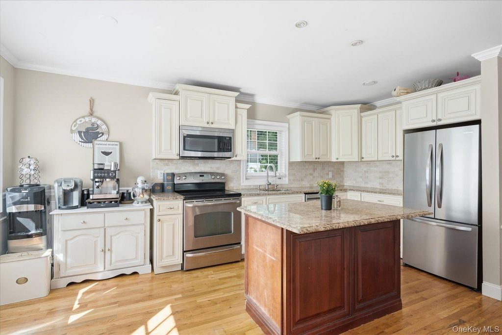 6 Hawk Road, Rocky Point, NY 11778 — photo 4