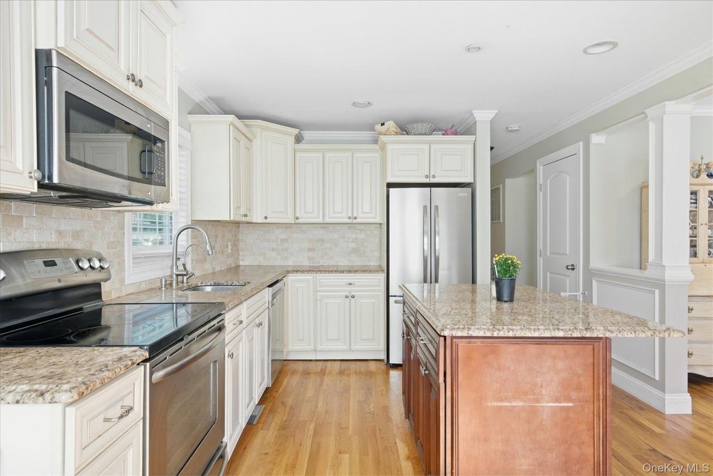 6 Hawk Road, Rocky Point, NY 11778 — photo 5