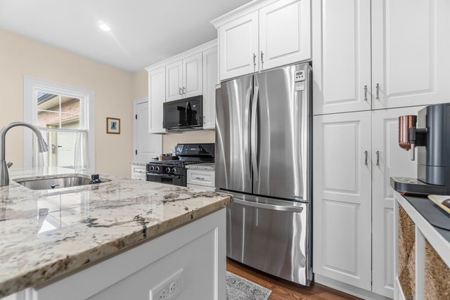 27 Holley Lane, Prospect, CT 06712