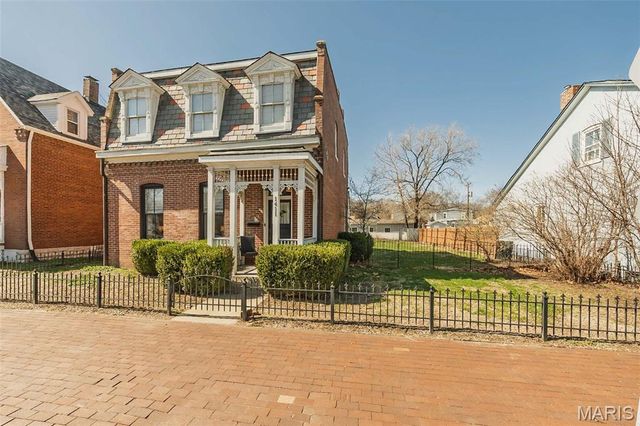 1411 N 2nd Street, St Charles, MO 63301