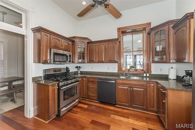 1411 N 2nd Street, St Charles, MO 63301