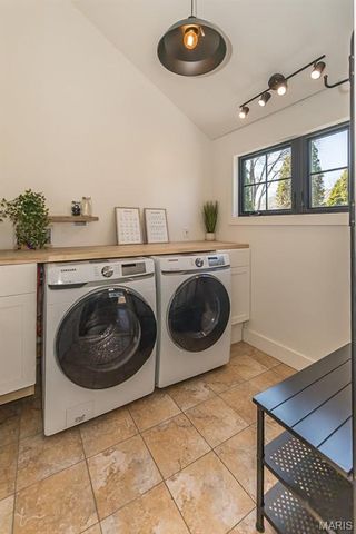 1411 N 2nd Street, St Charles, MO 63301